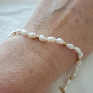 Seed pearl bracelet with gold detail